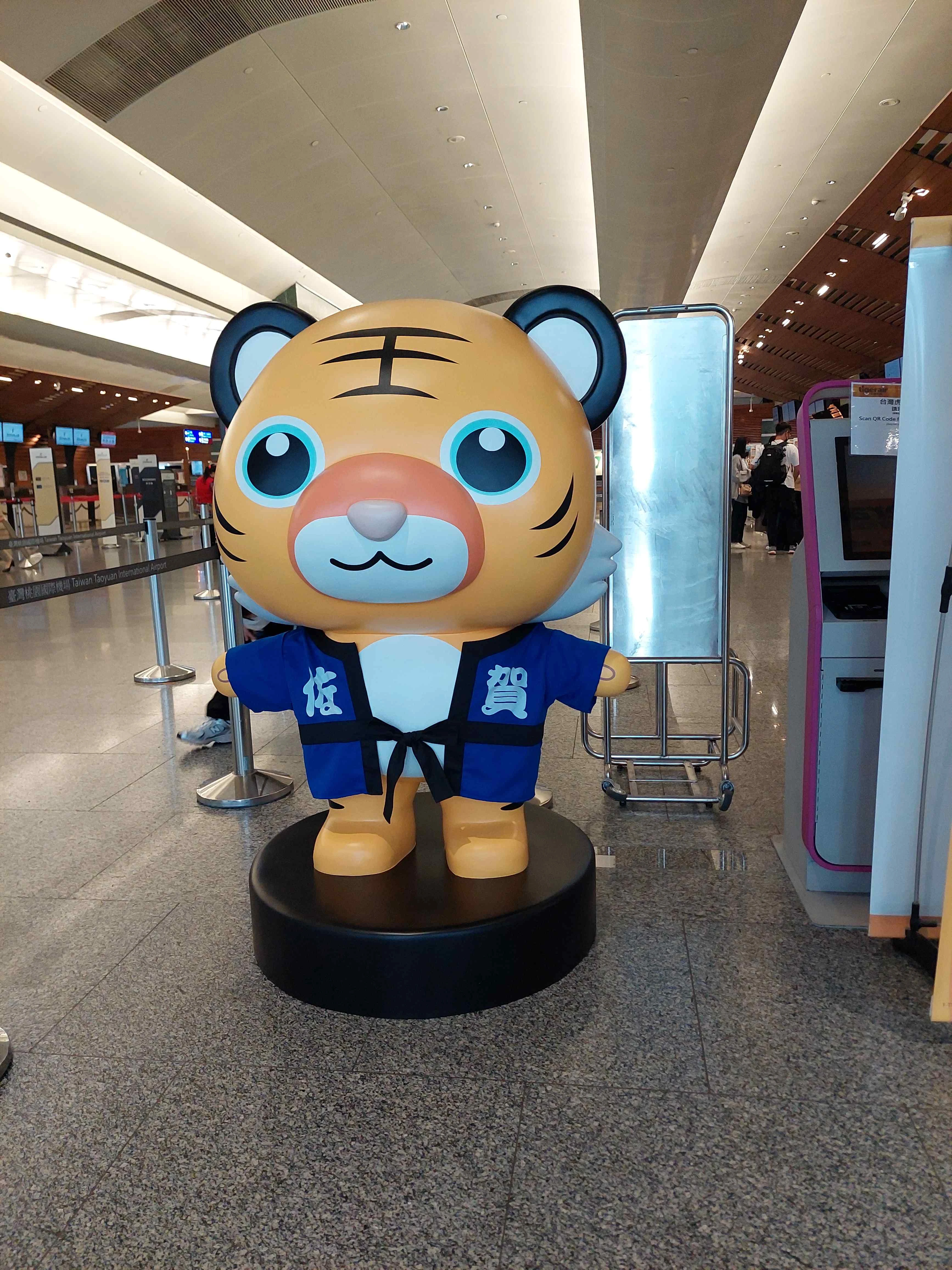桃園機場  虎航大型公仔擺設