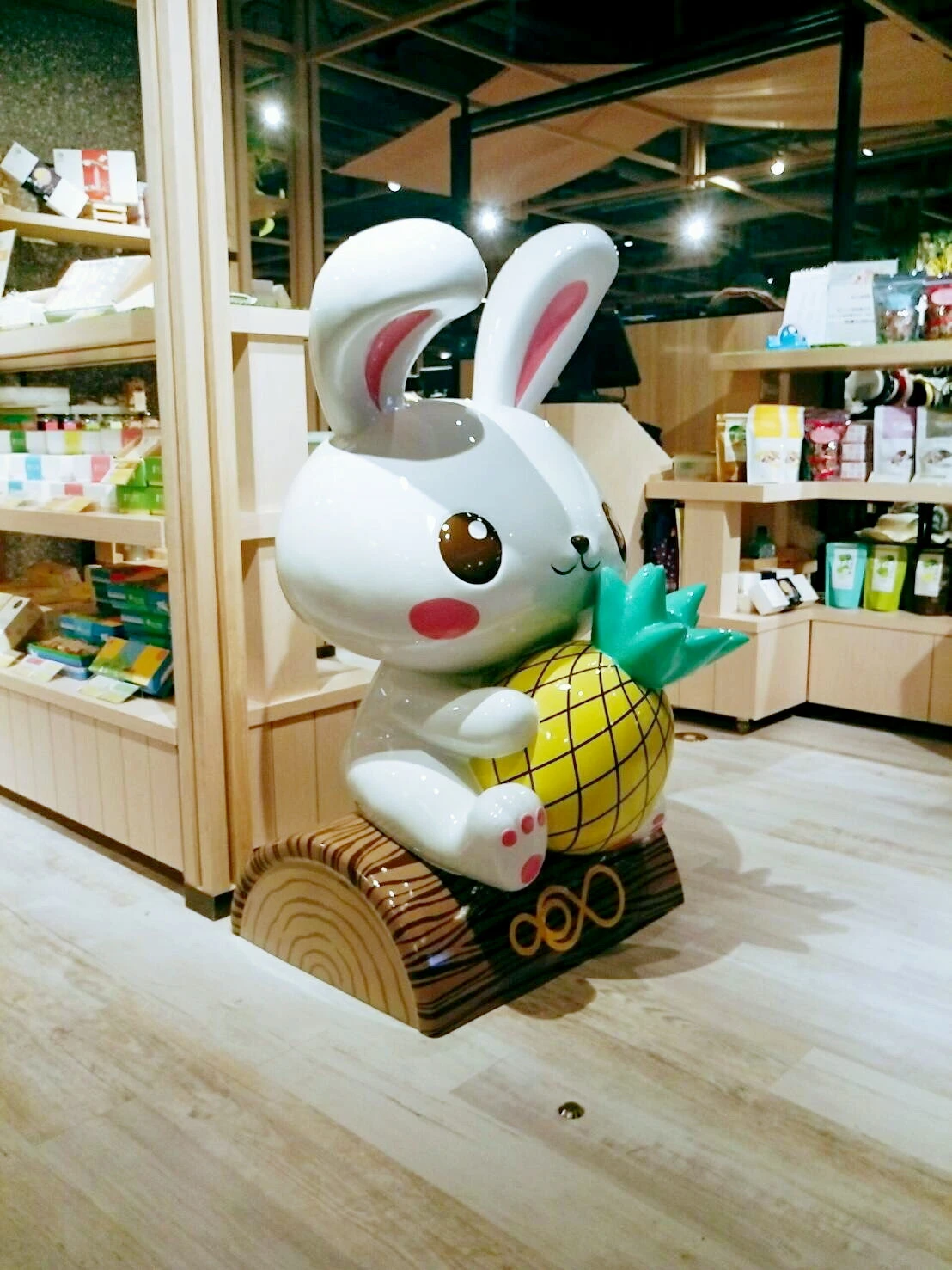 第八口鳳梨酥  大型公仔兔子寶寶