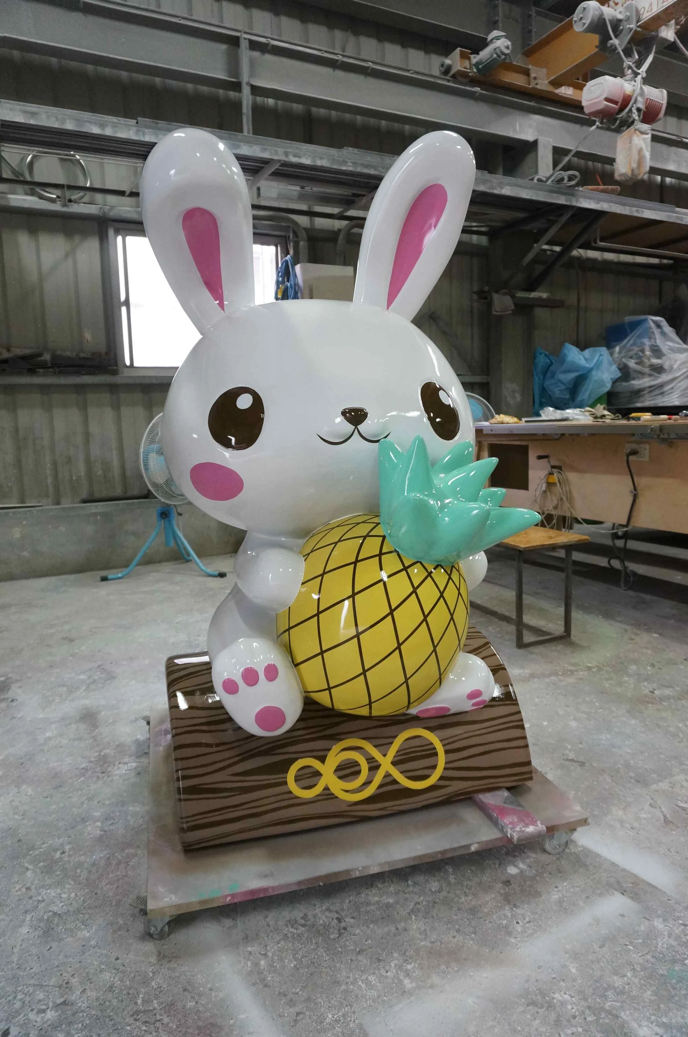 第八口鳳梨酥  大型公仔兔子寶寶
