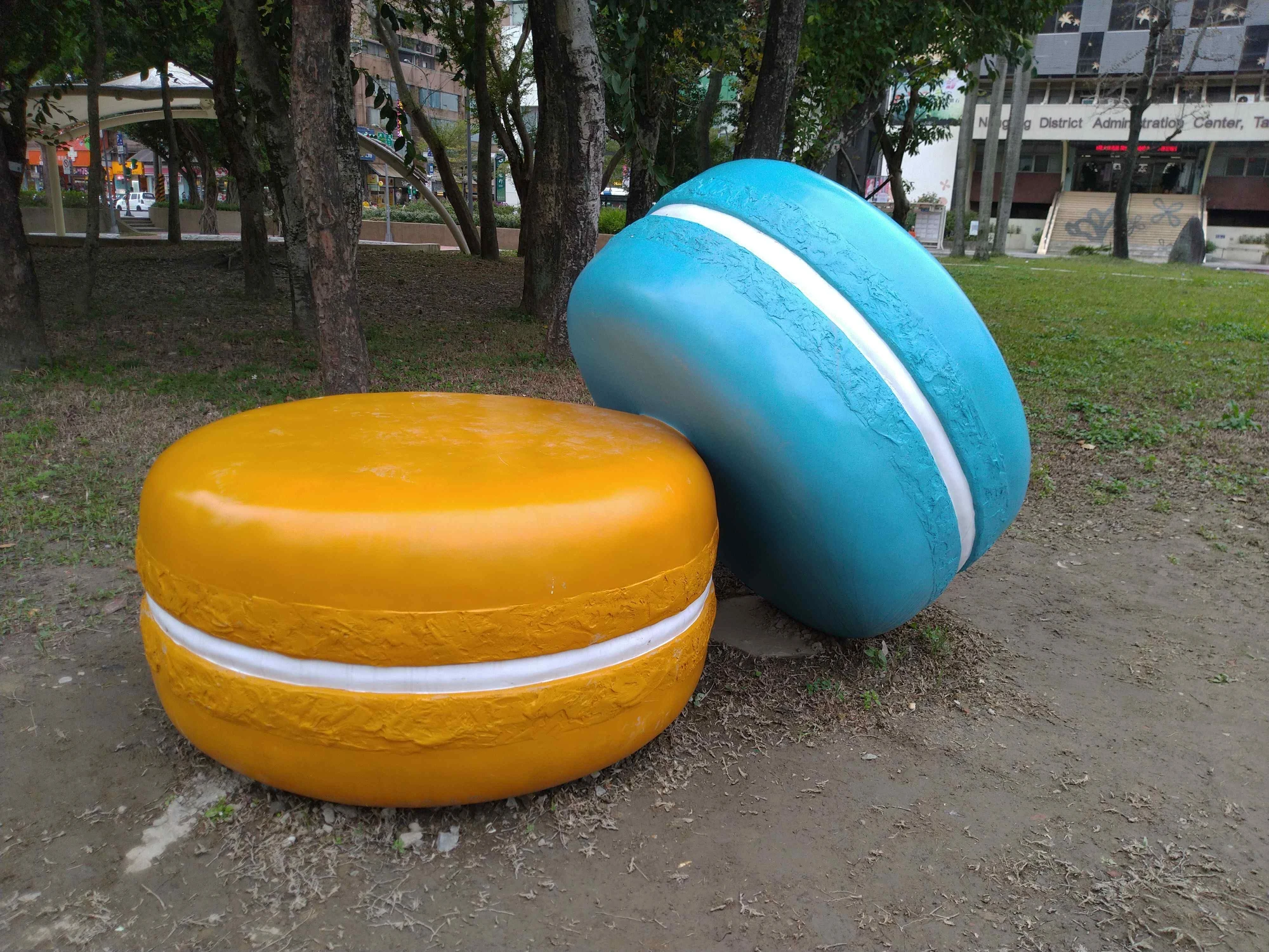 南港車站 馬卡龍造型椅