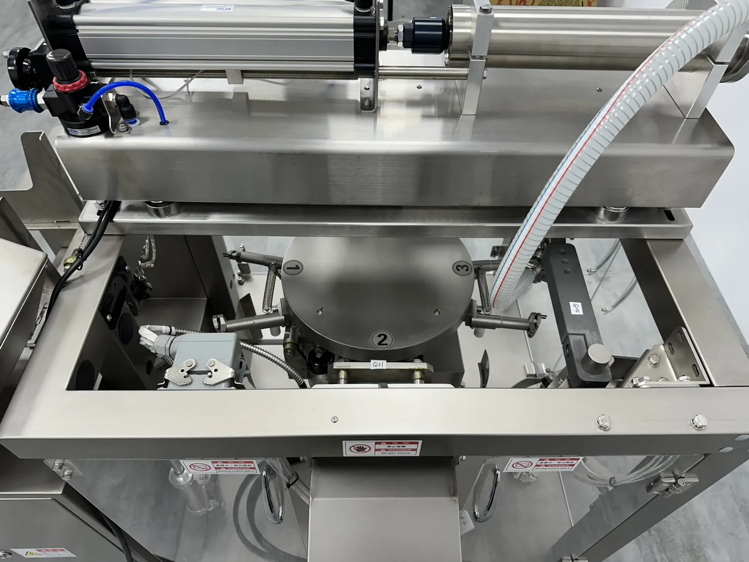 四爪給袋式自動包裝機