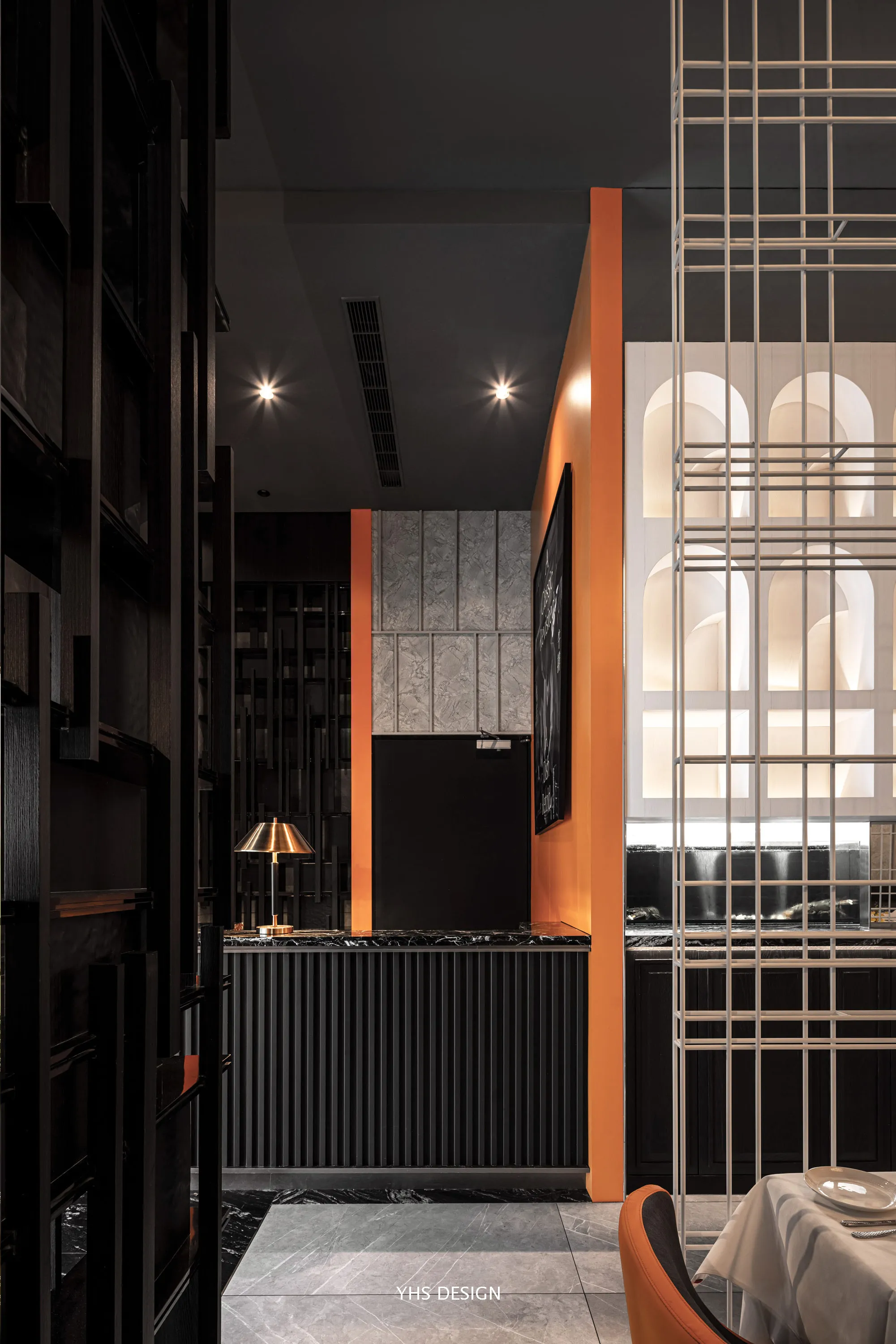 在都市裡尋找一座私人莊園！雅室牛排台中朝富店，演繹光影交織的法式餐敘浪漫