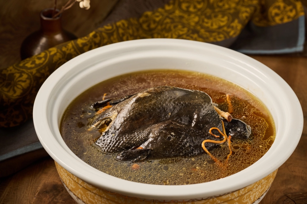 人蔘烏骨全雞湯