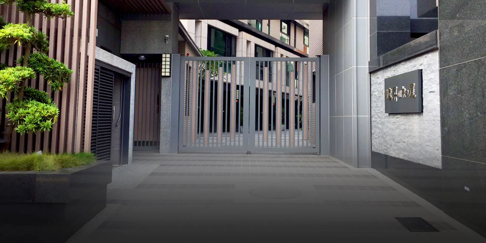 不銹鋼電動門工程｜台中社區不銹鋼對開門