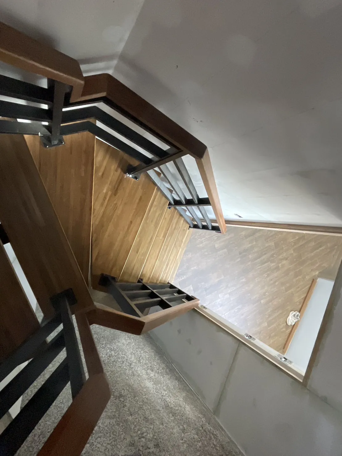 不銹鋼樓梯／鋼骨梯