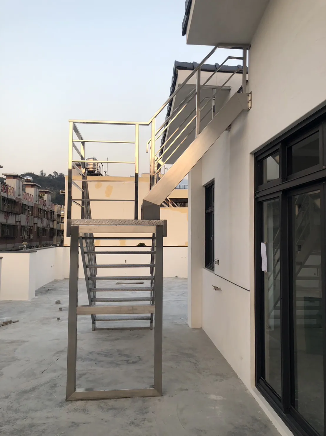  不銹鋼樓梯／鋼骨梯
