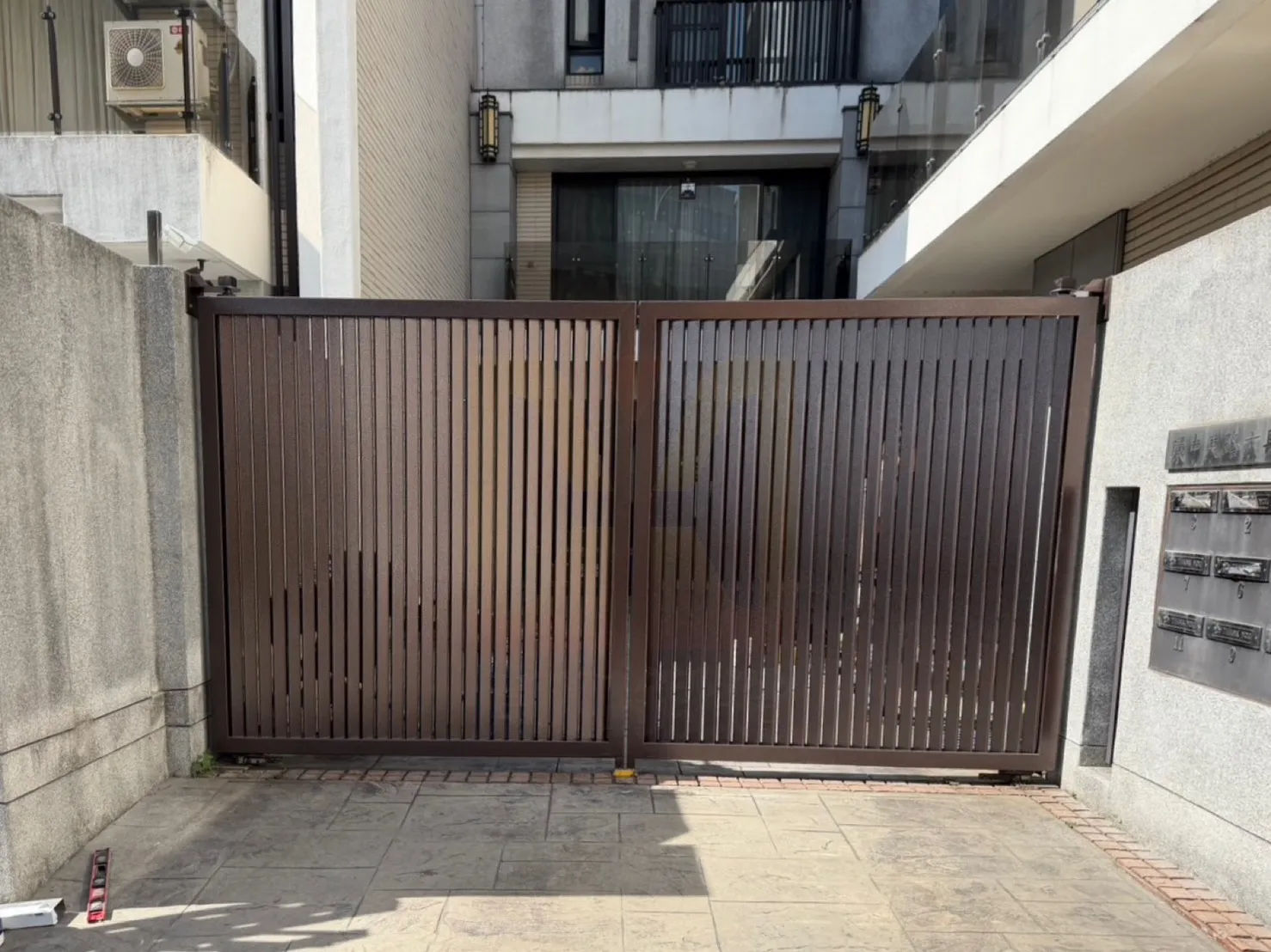 社區不銹鋼電動對開門1