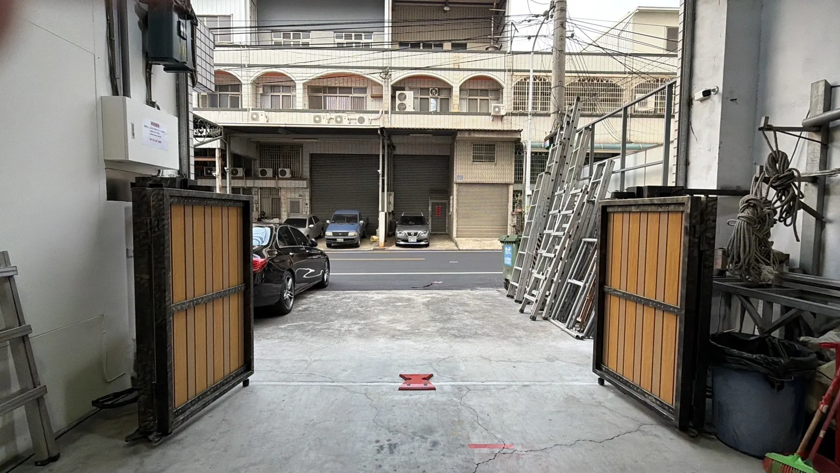 鋁合金電動懸浮摺疊門