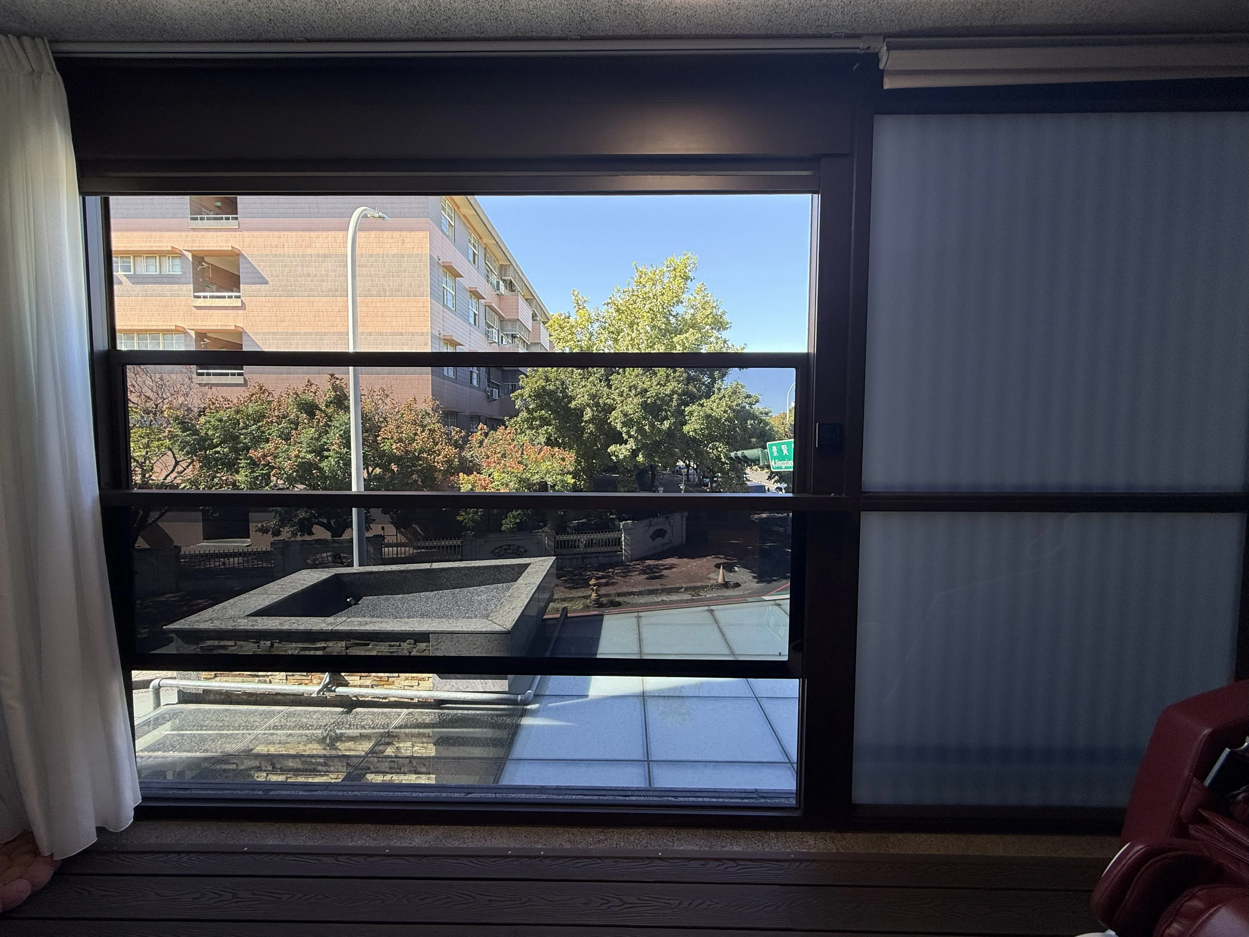 鋁合金電動提升窗