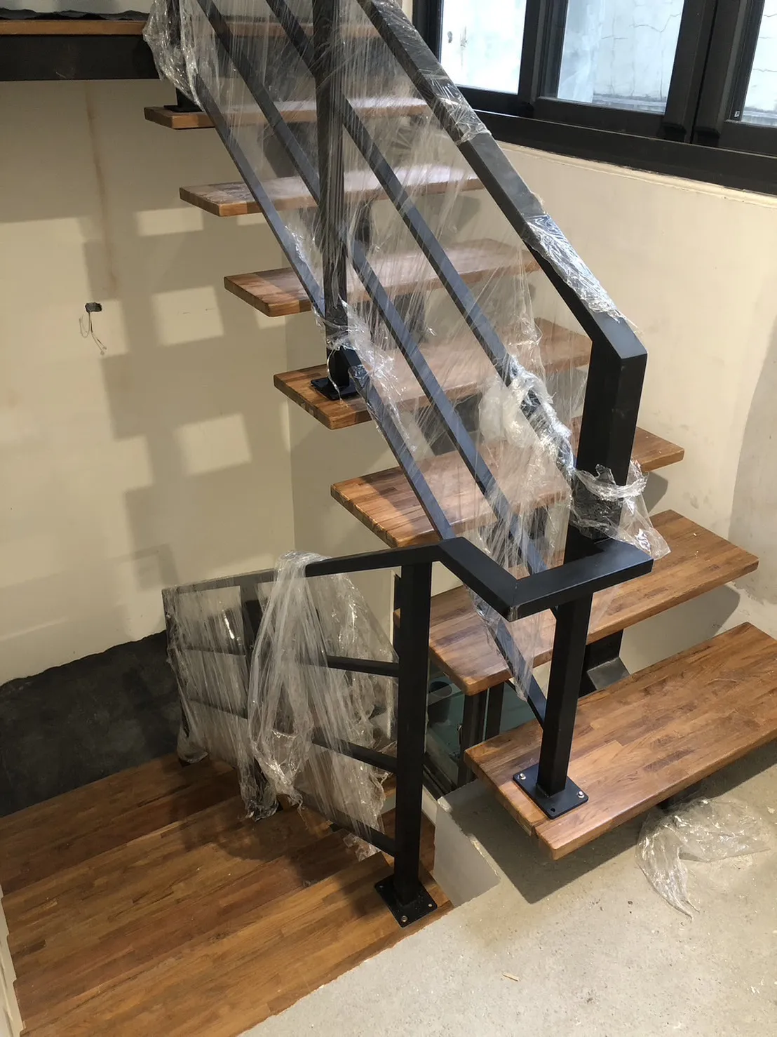 不銹鋼樓梯／鋼骨梯