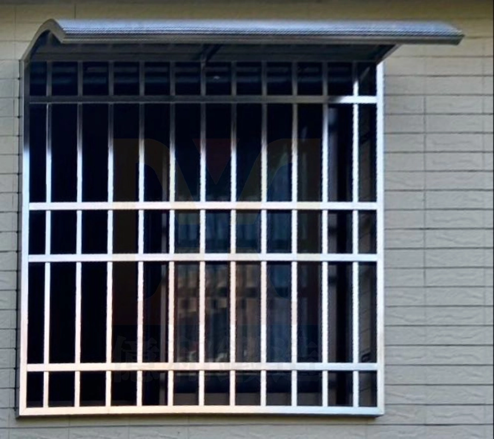 台中太平｜不銹鋼防盜窗實機案例-本案位於台中太平住宅，安裝不銹鋼防盜窗並加設雨遮，提升窗戶防護與防雨效果。整體結構穩固，不影響採光通風，不銹鋼材質耐候防鏽，適合住宅長期使用。