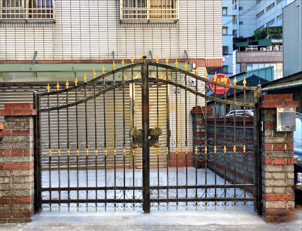 電動鍛造大門