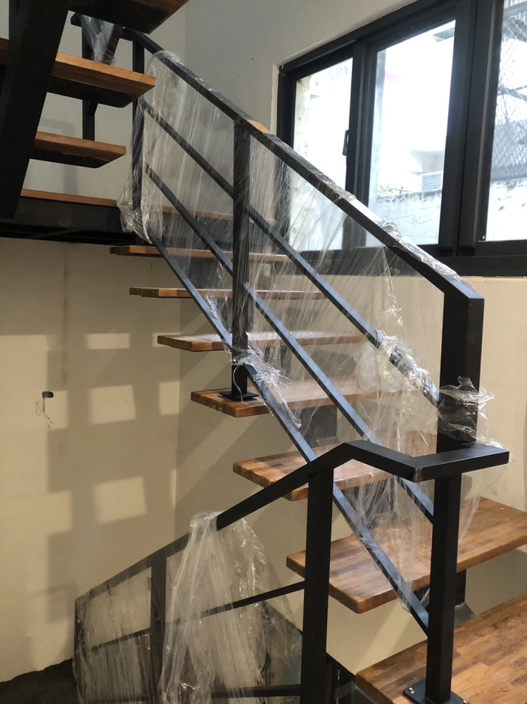 不銹鋼樓梯／鋼骨梯