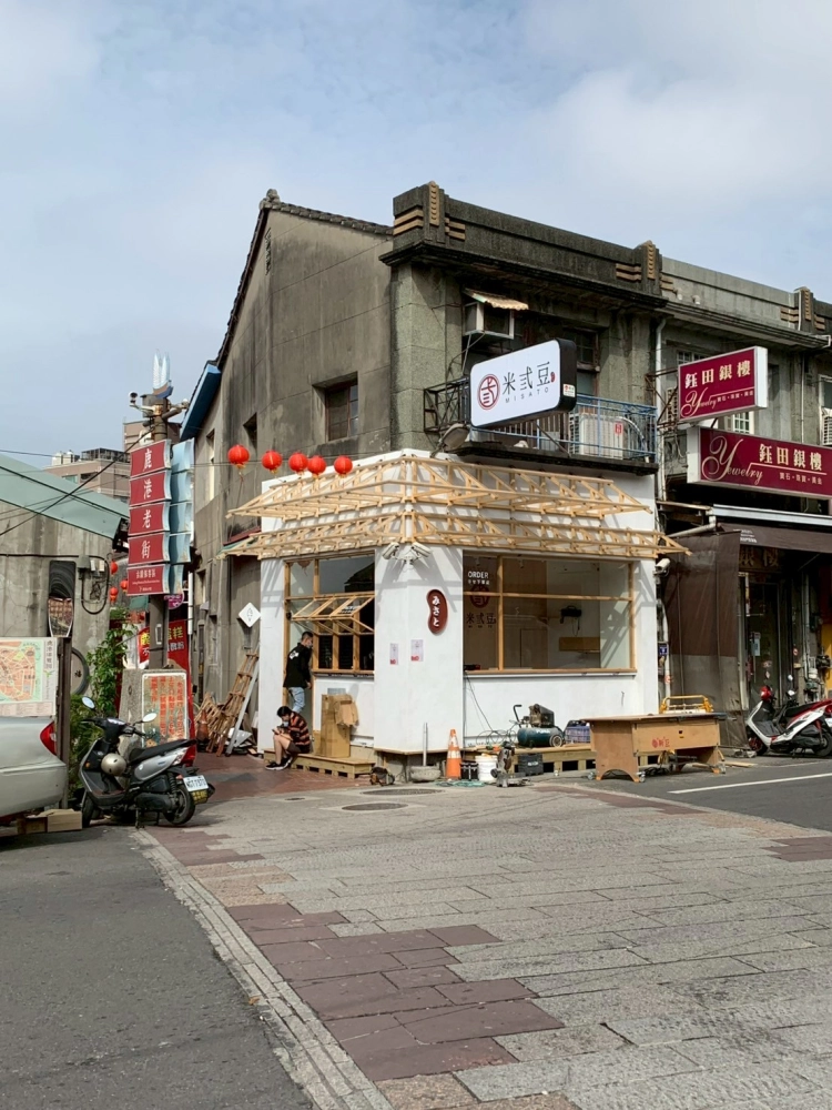 鹿港小吃店面
