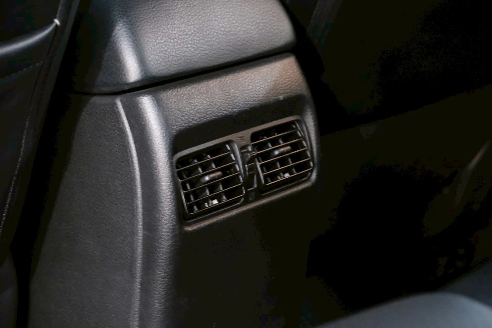 ⚪ 2016 Nissan Tiida 5D 豪華影音版 銀色