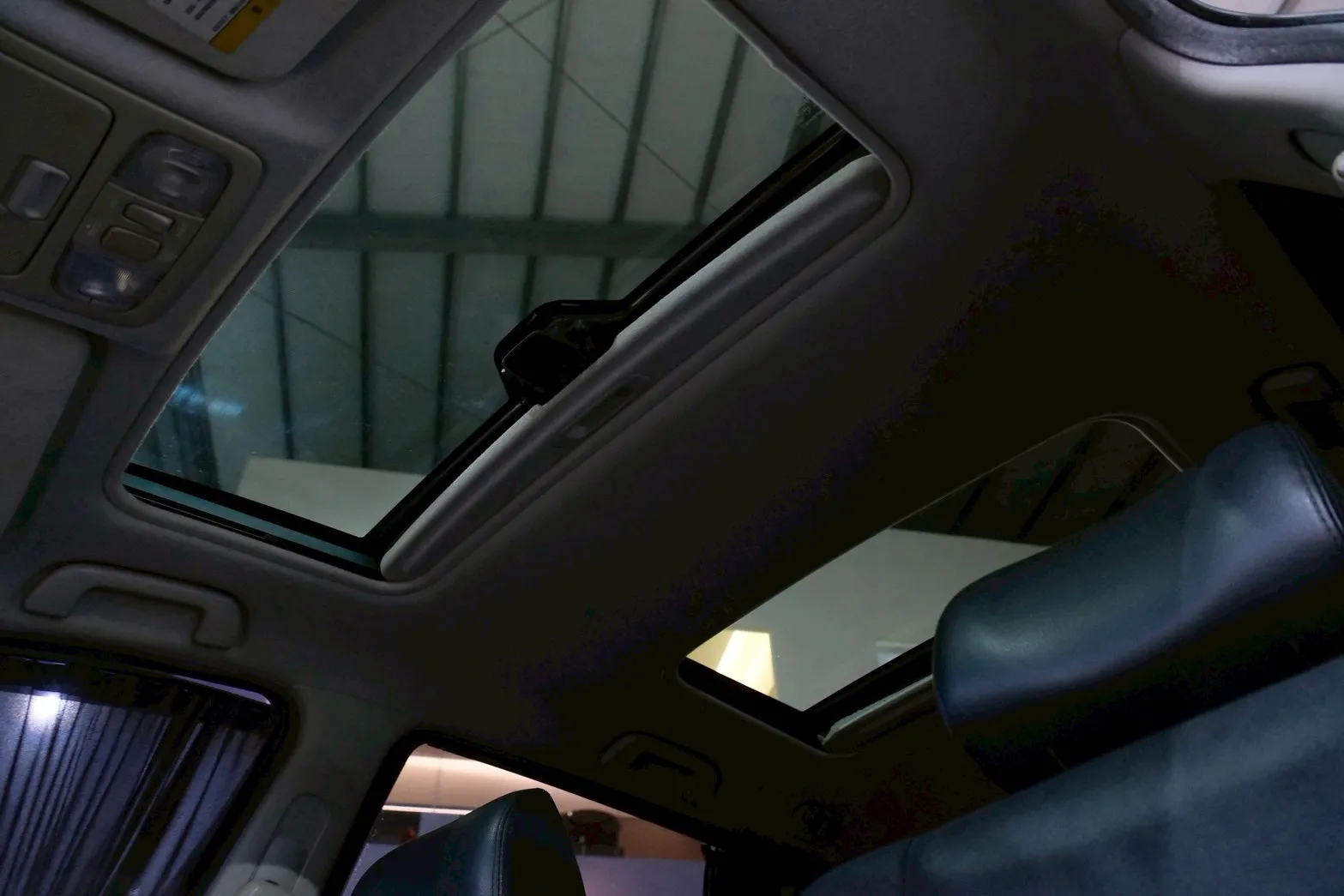 ⚪ 2005 Toyota Wish 2.0 藍色