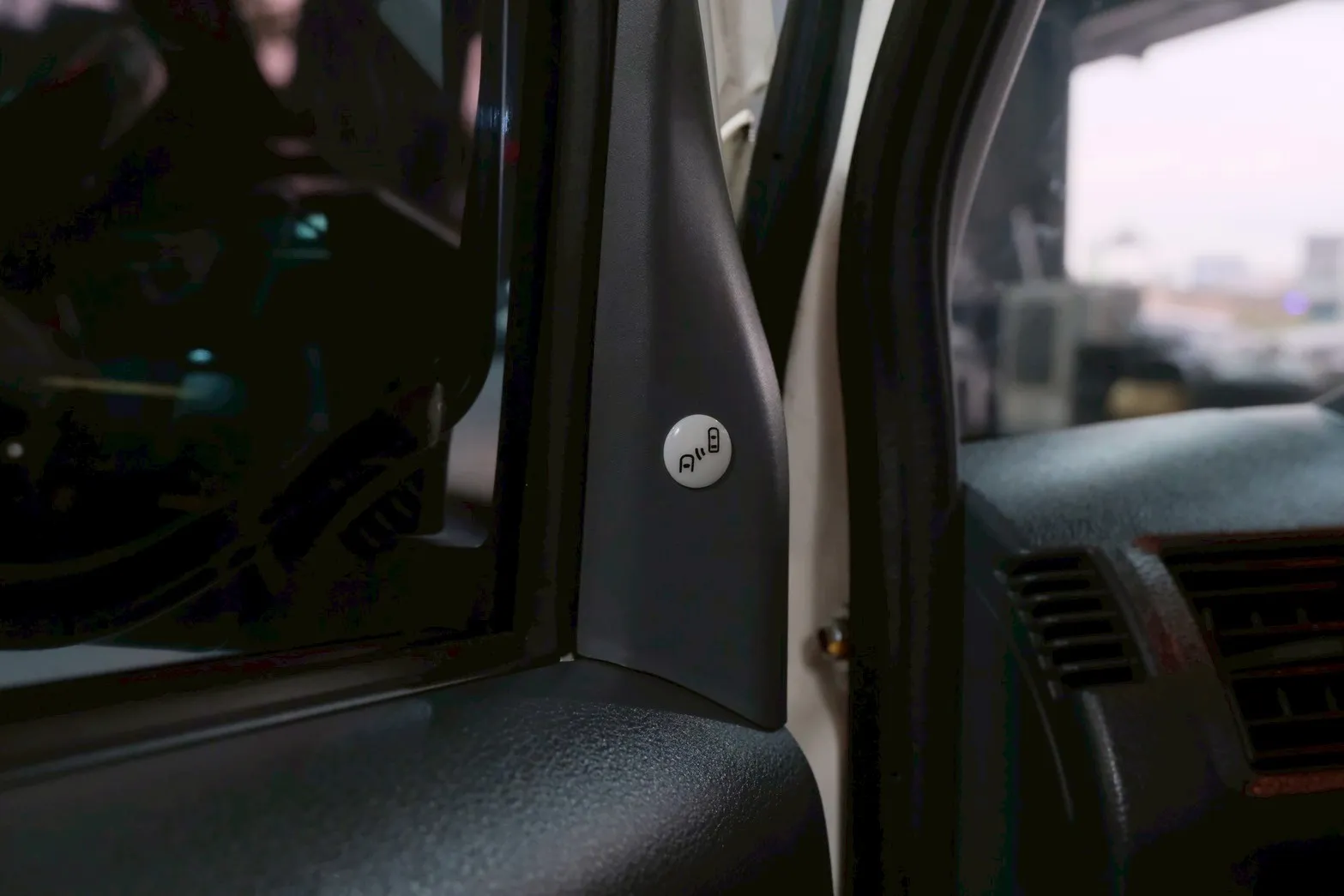 ⚪ 2023 CMC Veryca A180 自排 五人座 白色