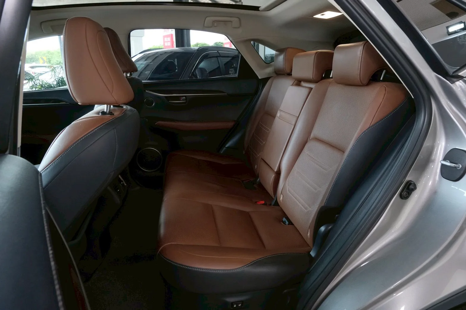 ⚪ 2017 Lexus NX 200t 旗艦版 鈦色