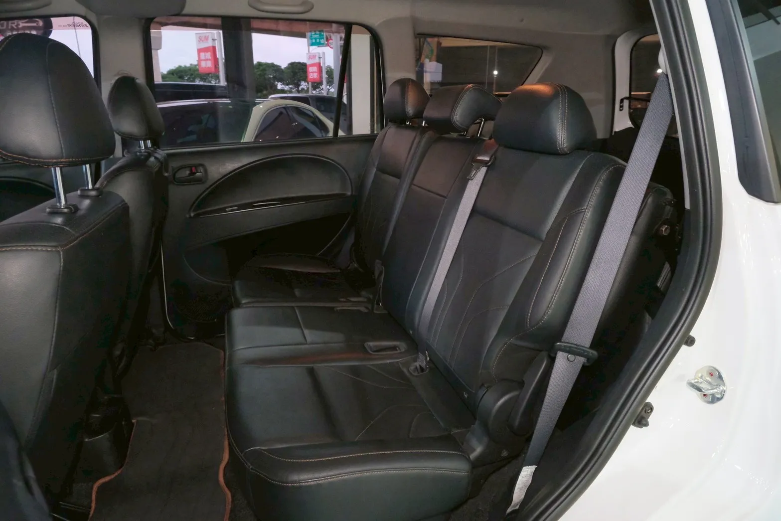 ⚪ 2022 Mitsubishi CMC Zinger 2.4 精緻型 白色