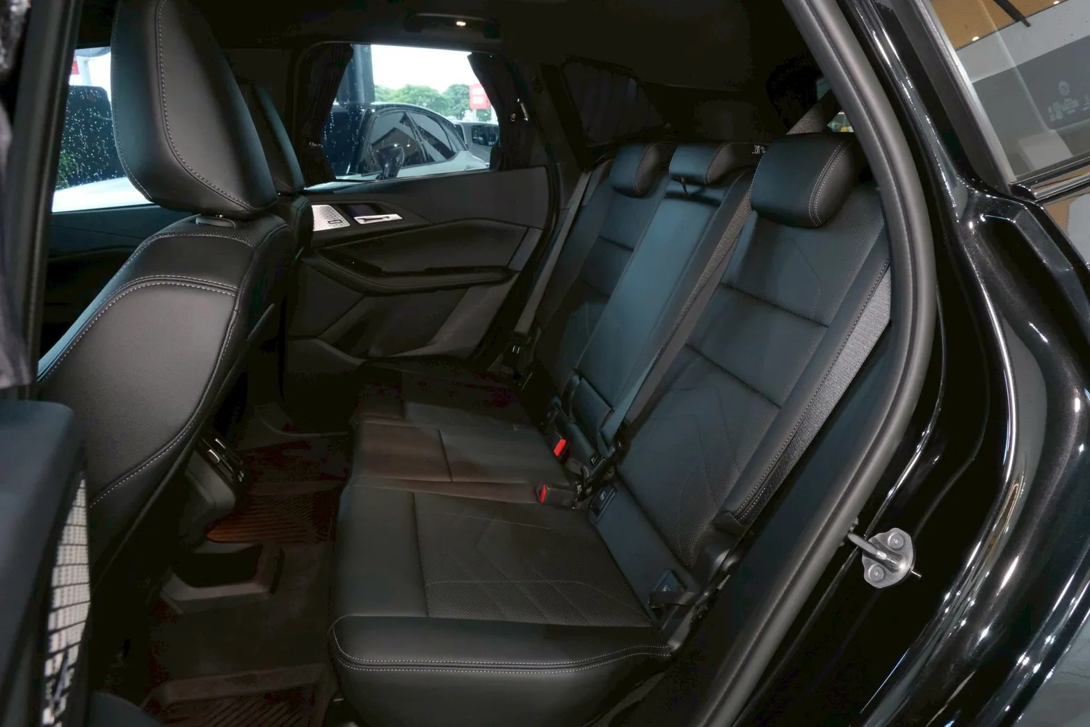 ⚪ 2024 BMW 218i Active Tourer Luxury 限量版 黑色