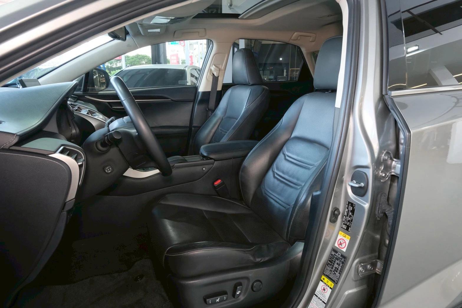 ⚪ 2014 Lexus NX300h 頂級版 鈦色
