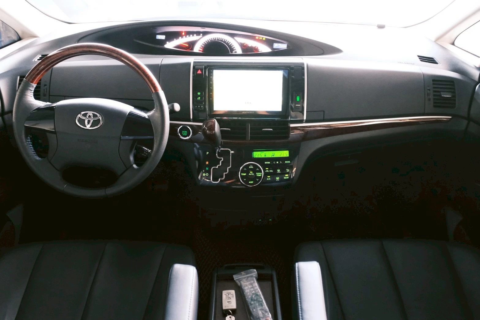 ⚪ 2019 Toyota Previa 2.4 豪華版 白色