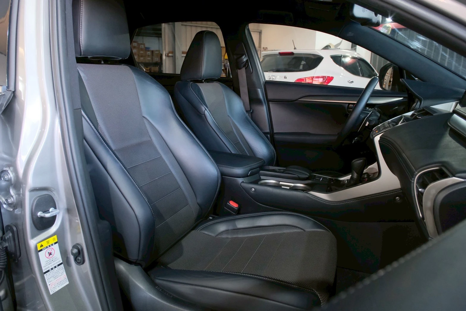 ⚪ 2014 Lexus NX300h F Sport 鈦色