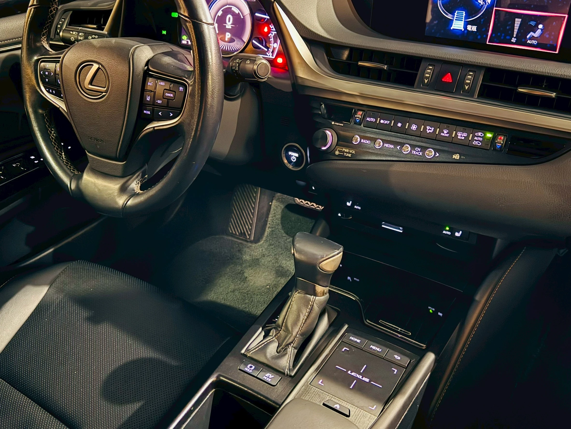 ⚪ 2019 Lexus ES300h 豪華版 黑色