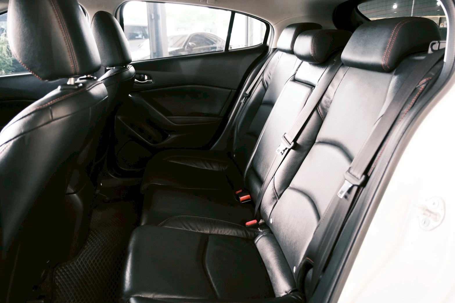⚪ 2016 Mazda3 5D 2.0 頂級型 白色