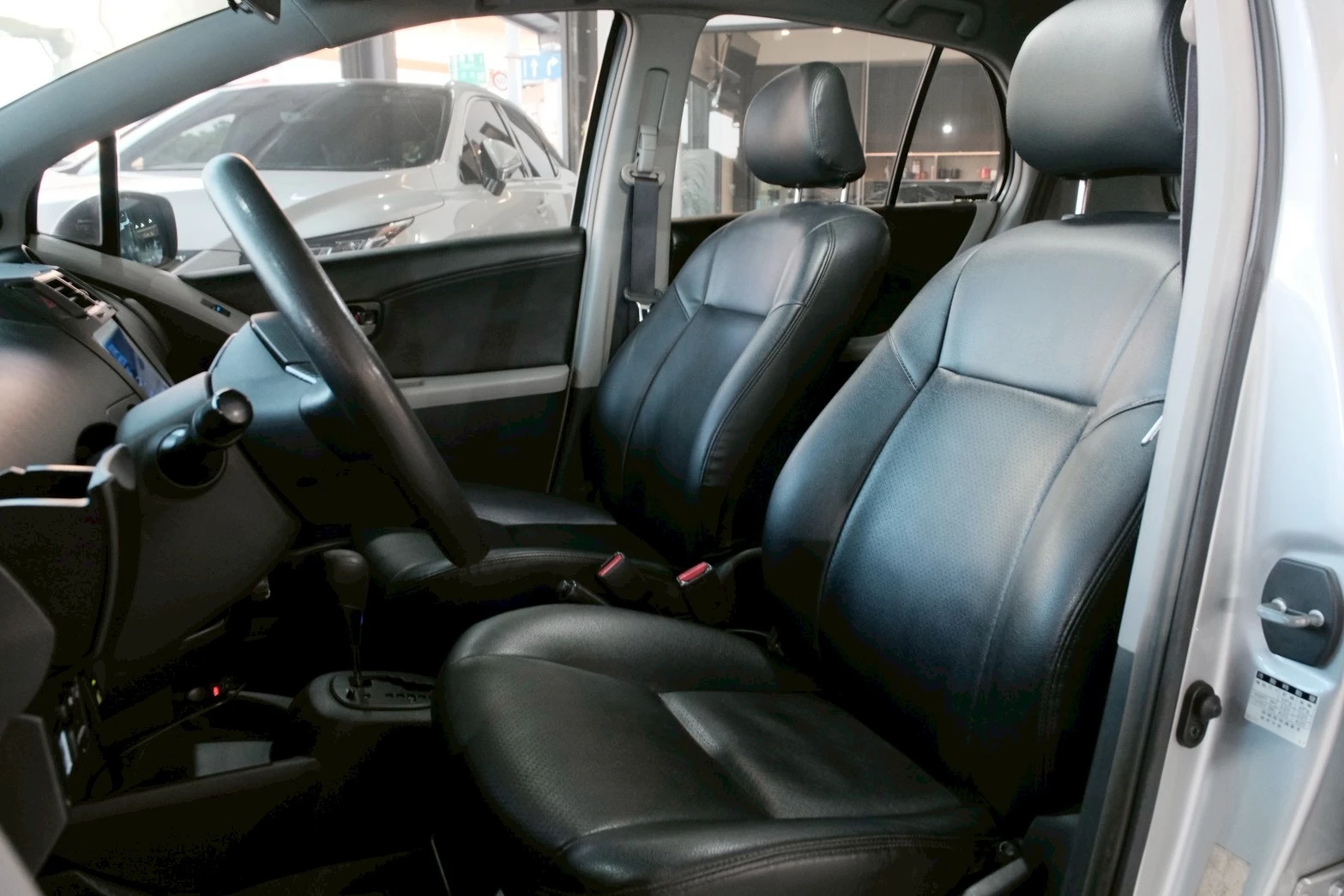 ⚪ 2007 Toyota Yaris 1.5G 銀色