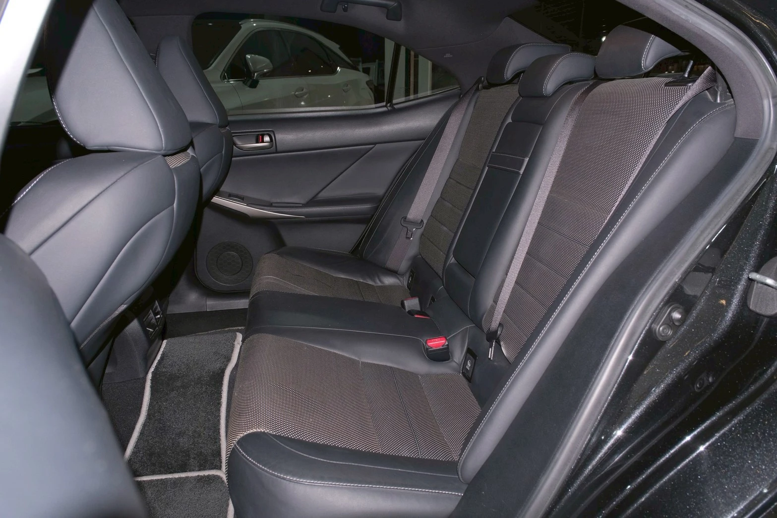 ⚪ 2016 Lexus IS 200t F Sport版 黑色