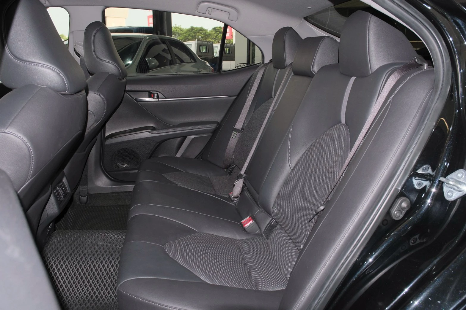 ⚪ 2021 Toyota Camry 2.0 尊爵版 黑色