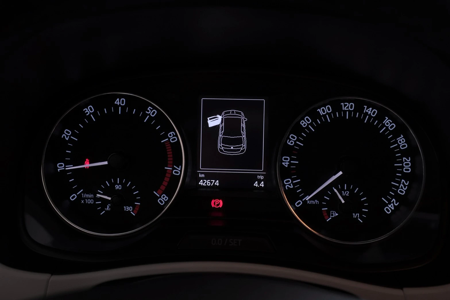 ⚪ 2018 Skoda Fabia 1.0 TSI 白色