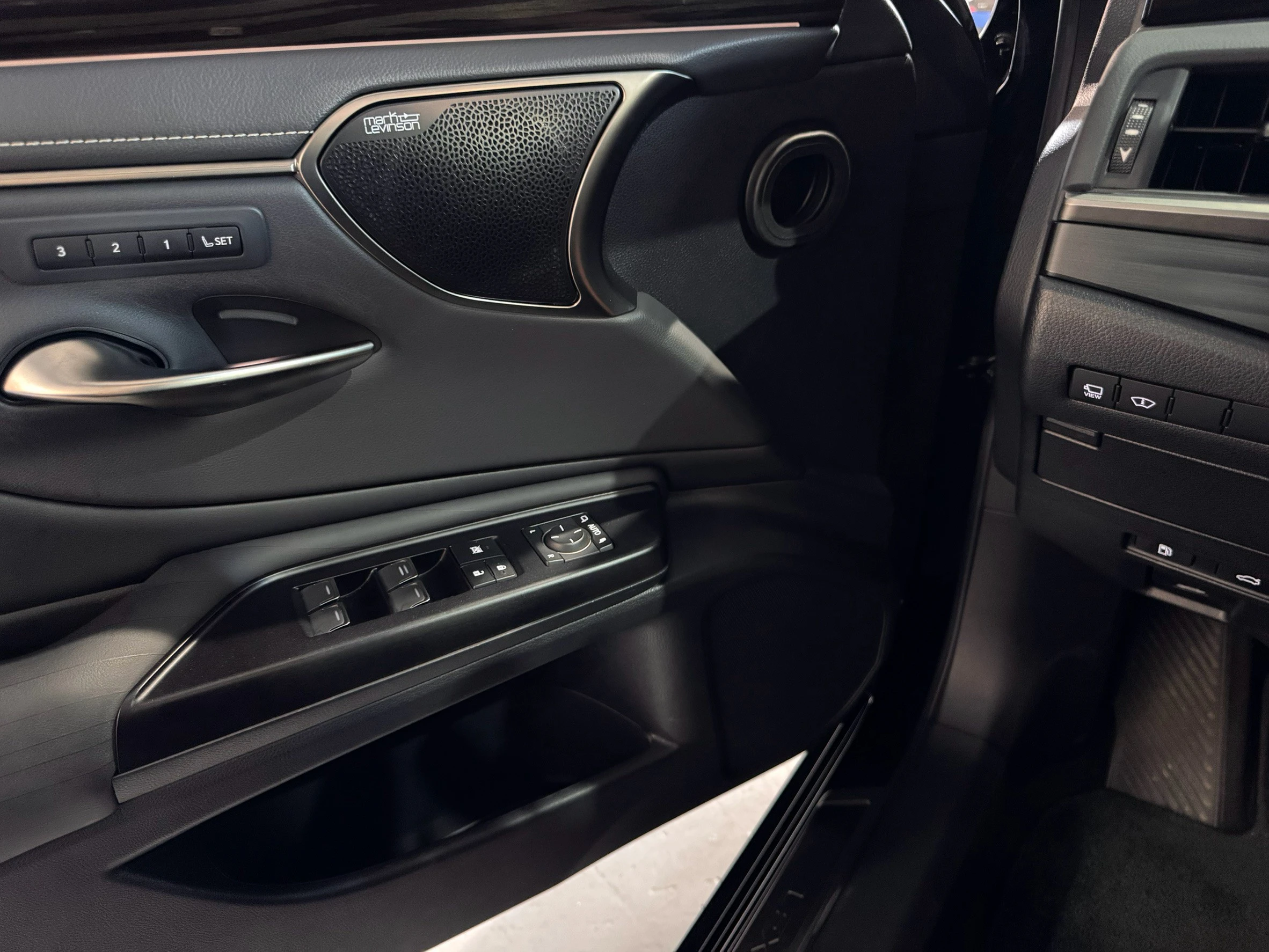 ⚪ 2020 Lexus ES300h 旗艦版 黑色