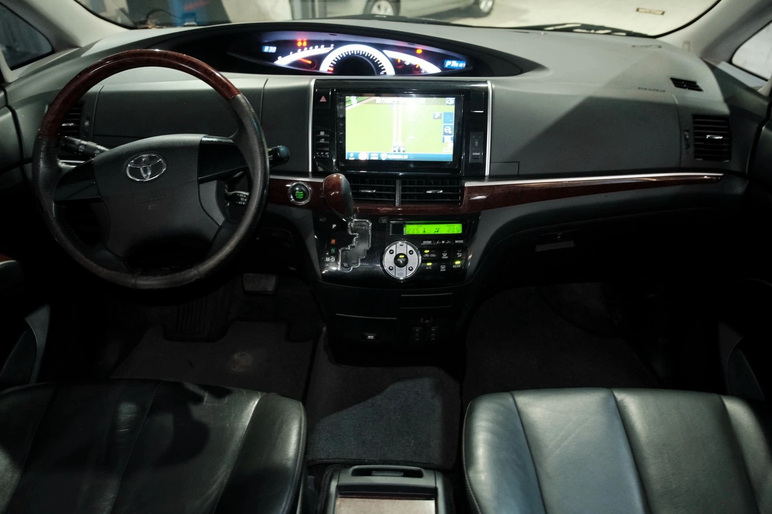 ⚪ 2015 Toyota Previa 2.4 豪華版 銀色