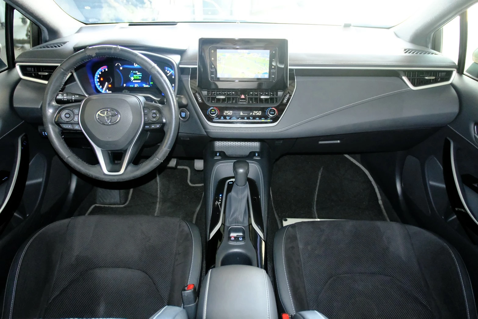 ⚪ 2018 Toyota Auris 2.0 旗艦版 白色