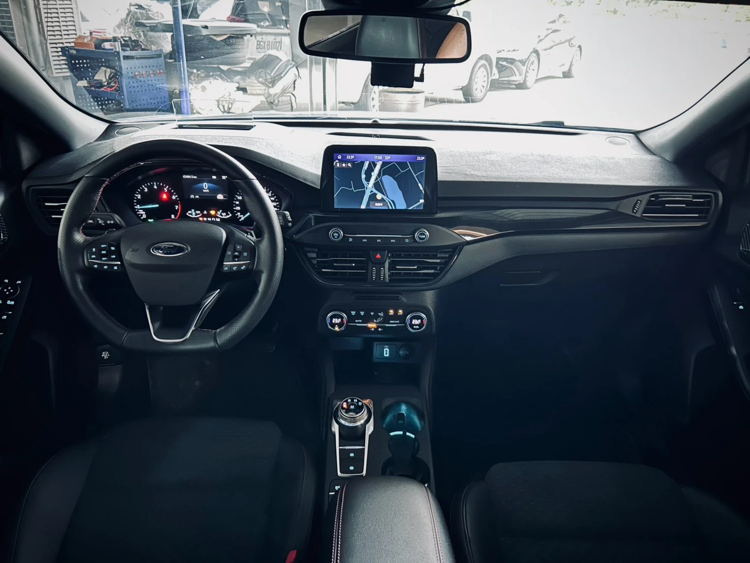 ⚪ 2020 Ford Focus 5D ST-Line Lommel 藍色
