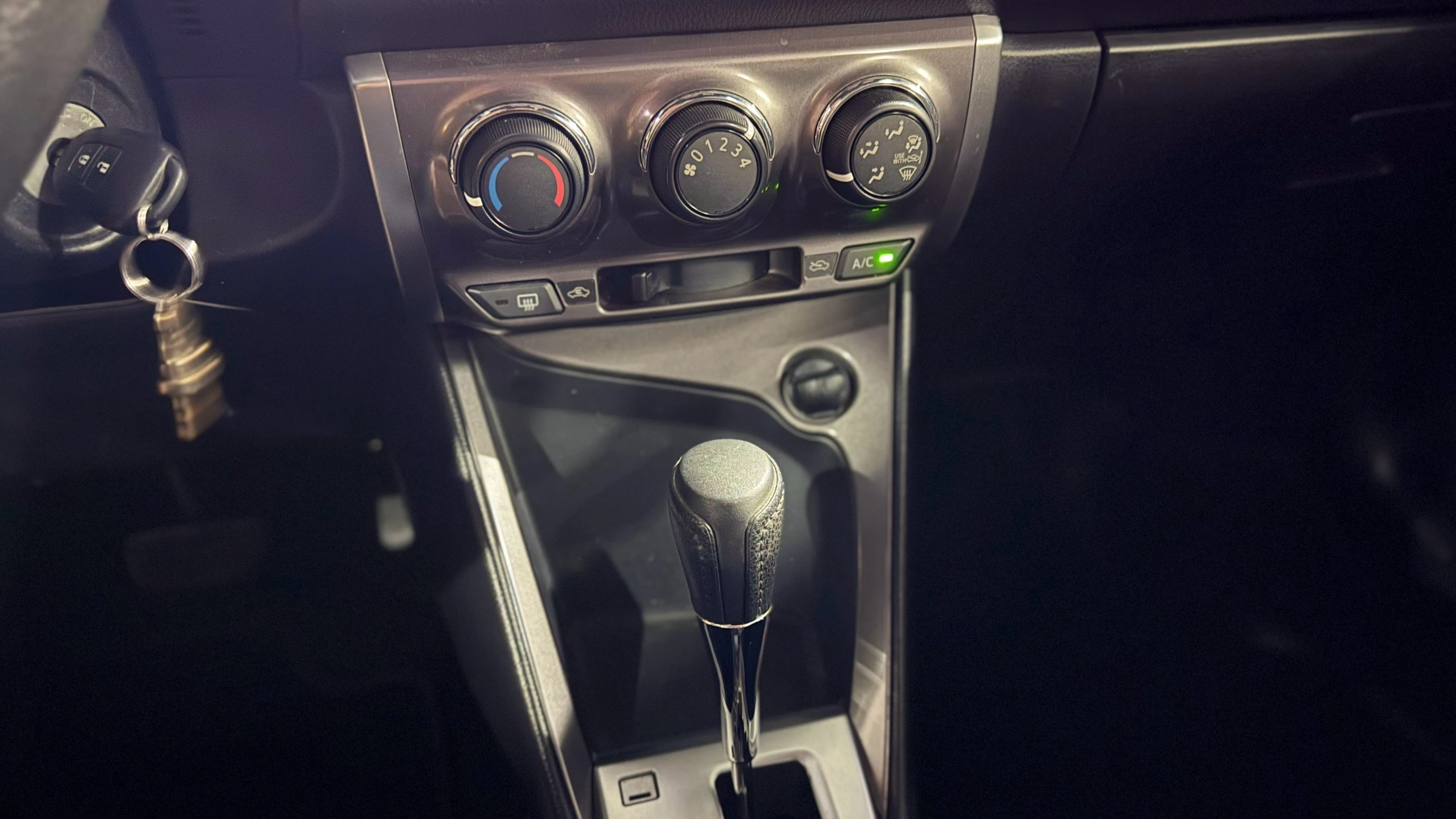 ⚪ 2014 Toyota Yaris 1.5 經典版 白色