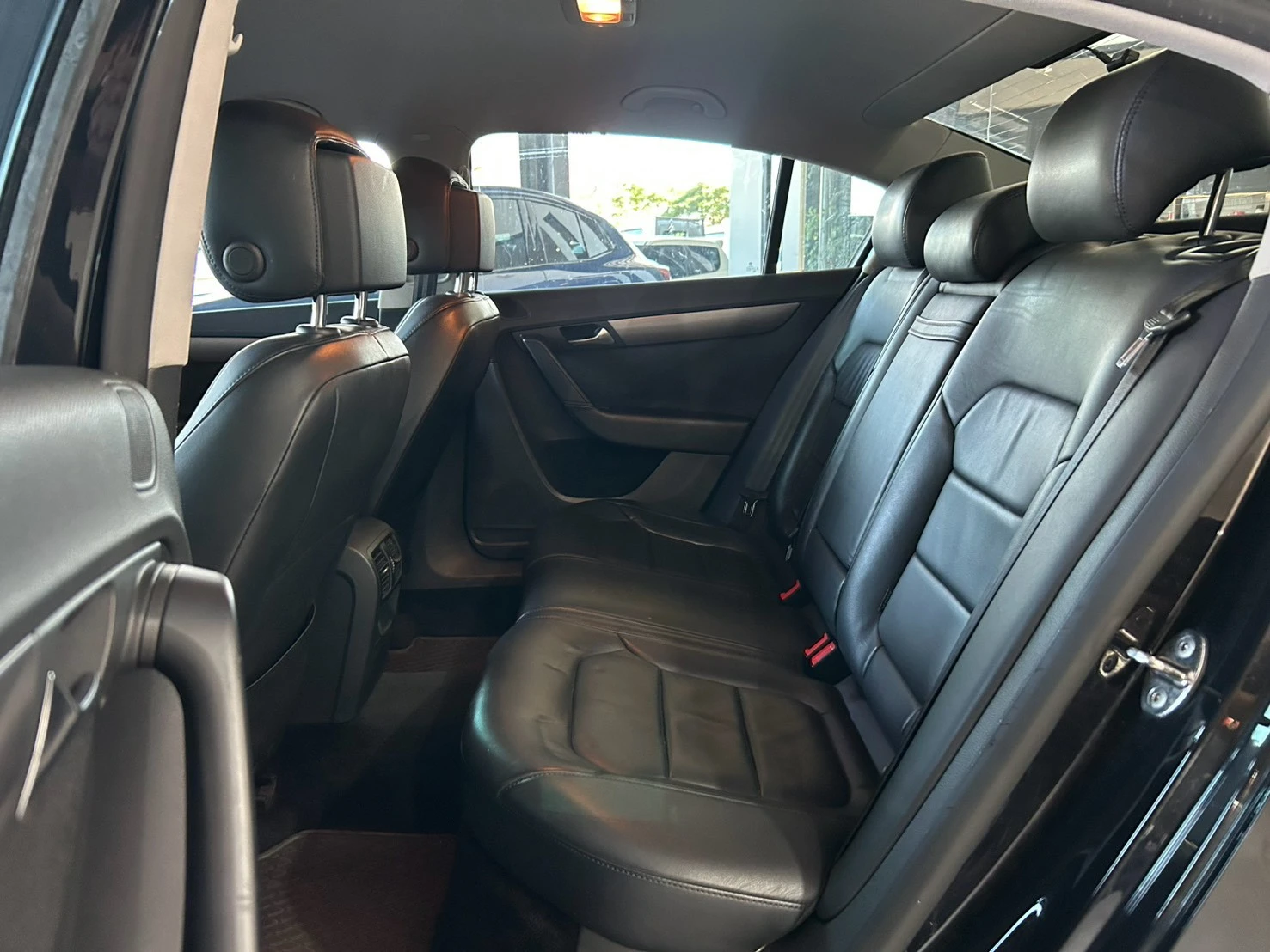 ⚪ 2012 Volkswagen Passat Sedan 1.8 TSI CL 黑色