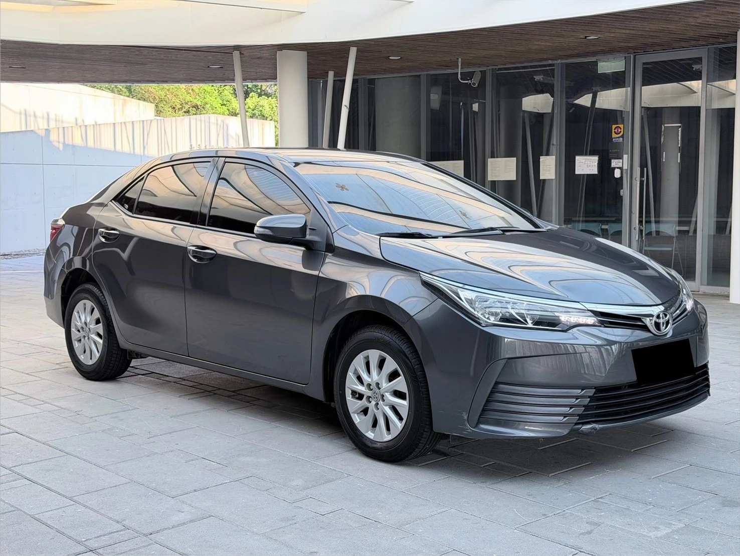 ⚪ 2017 Toyota Corolla Altis 1.8 雅緻版 灰色