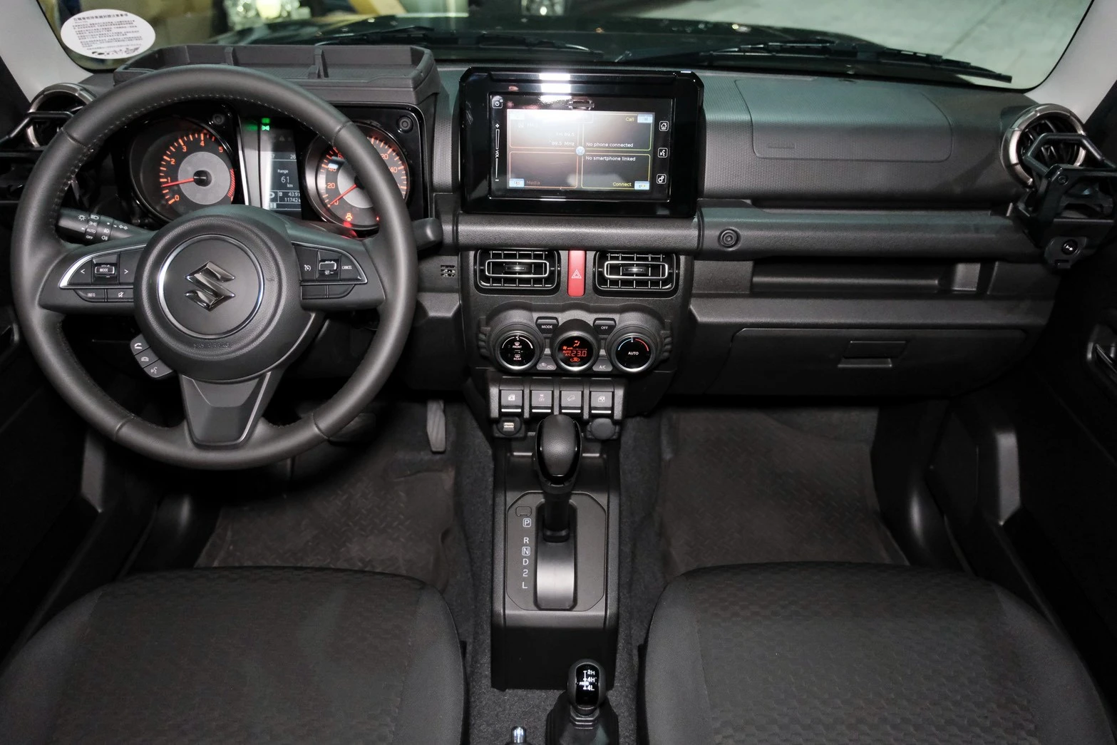 ⚪ 2025 Suzuki Jimny 1.5 GLX 軍綠色