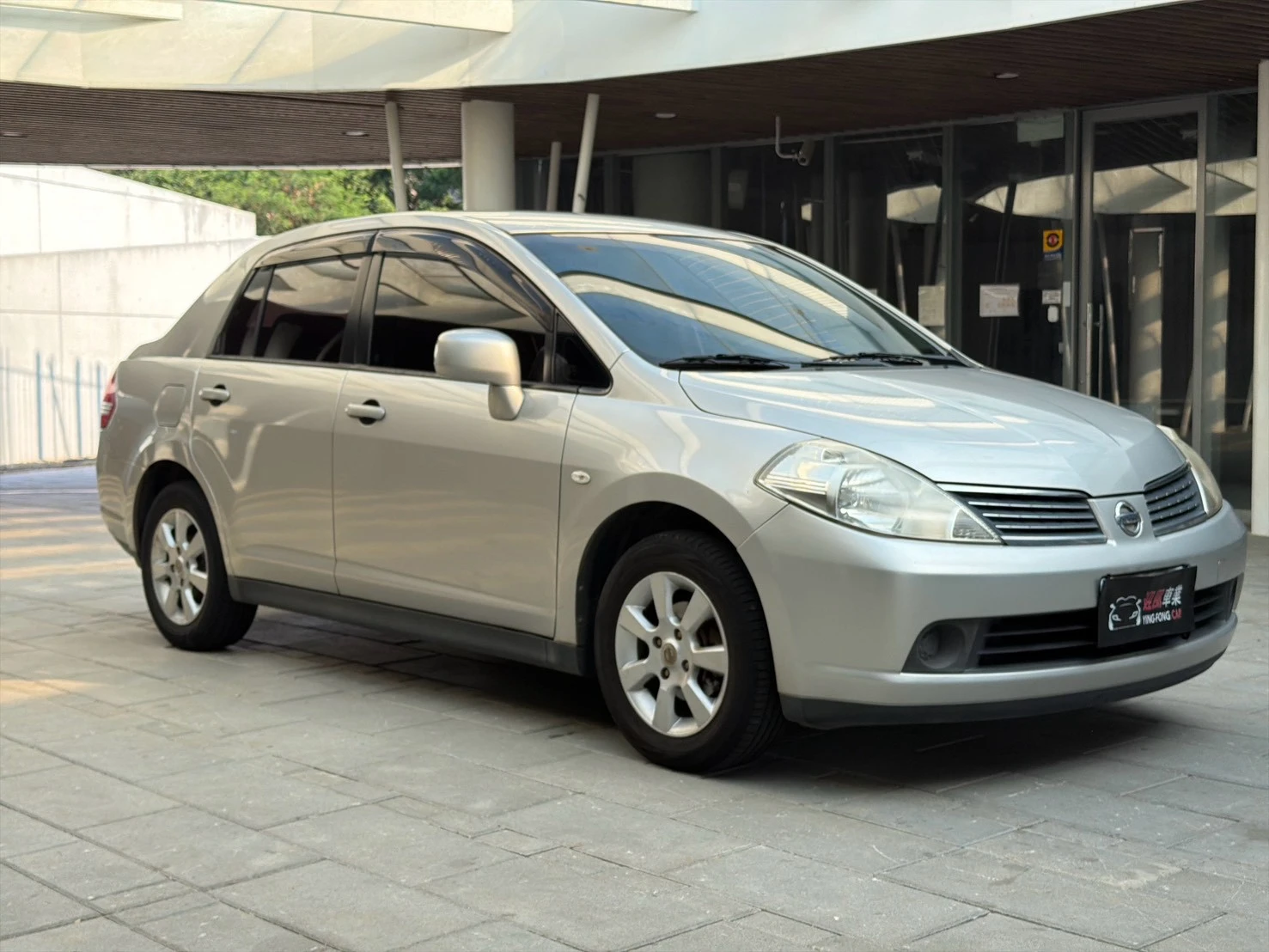 ⚪ 2017 Nissan Tiida 4D 豪華版 銀色