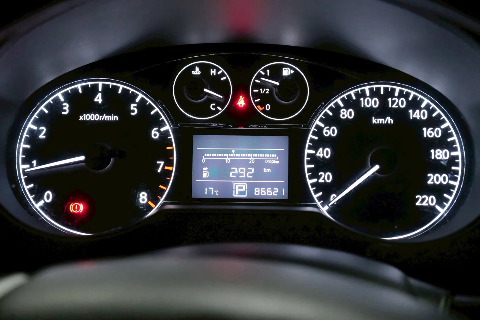 ⚪ 2016 Nissan Tiida 5D 豪華影音版 銀色