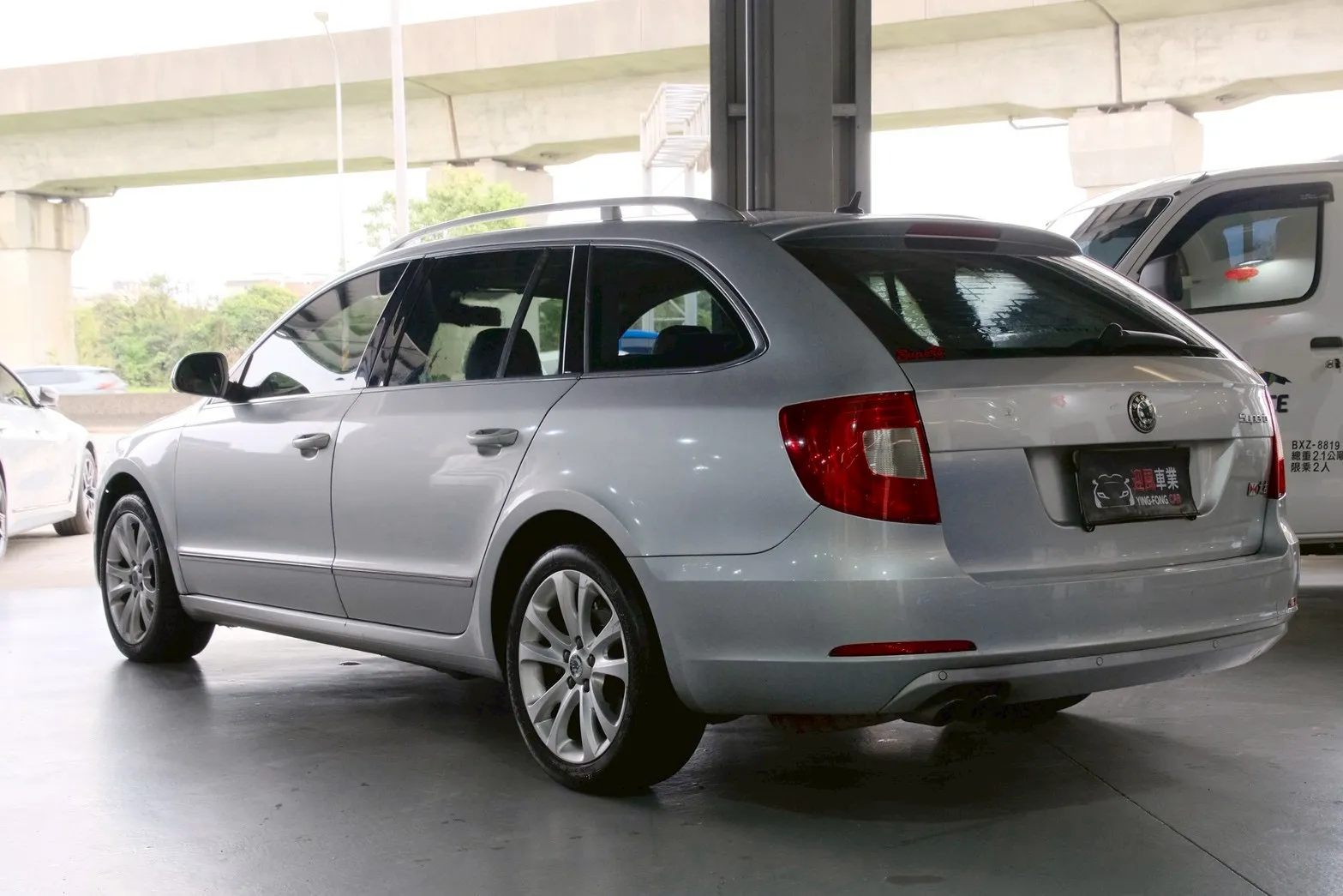 ⚪ 2010 Skoda Superb 2.0 TDI 銀色