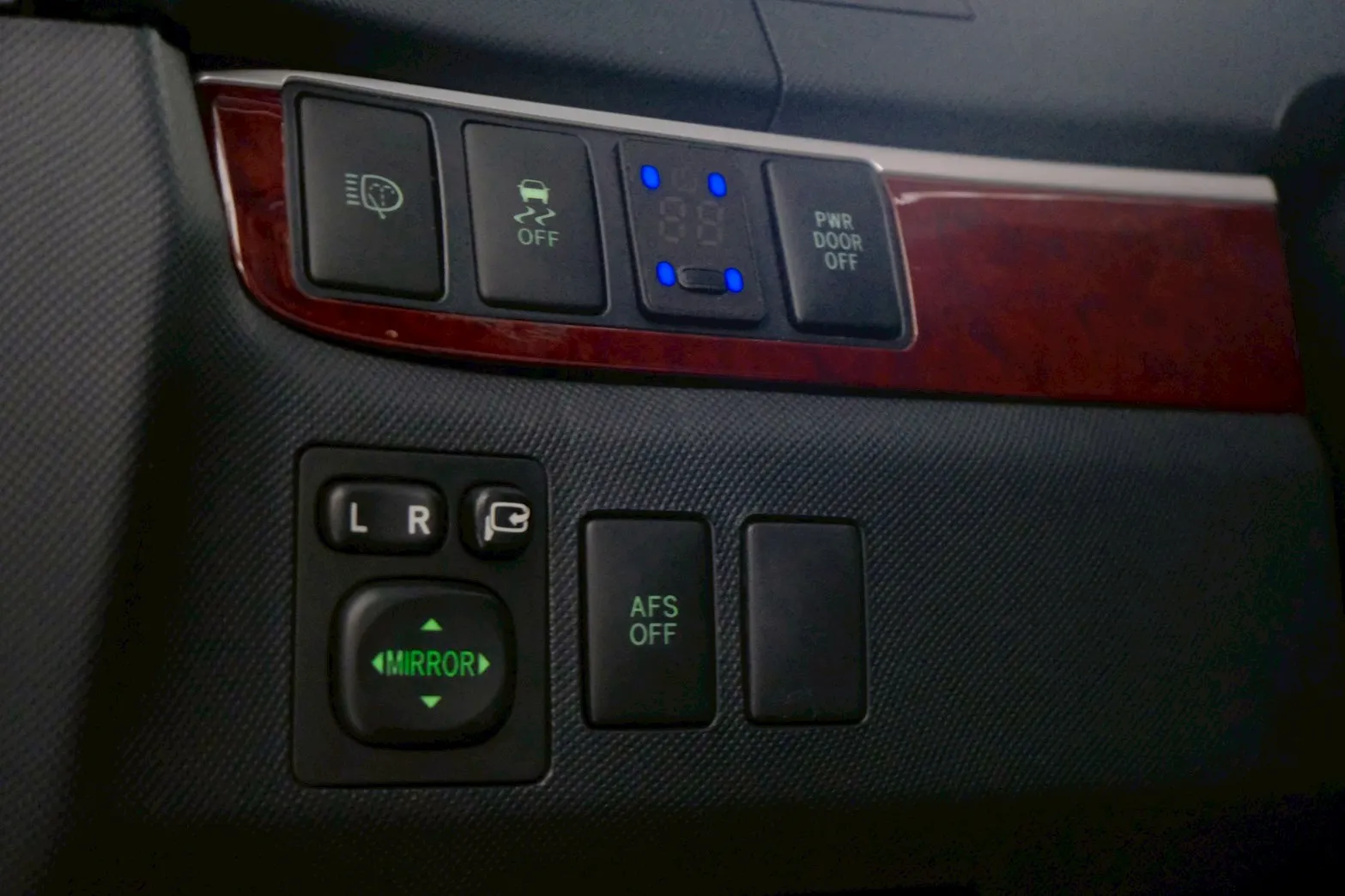 ⚪ 2015 Toyota Previa 2.4 豪華版 灰色