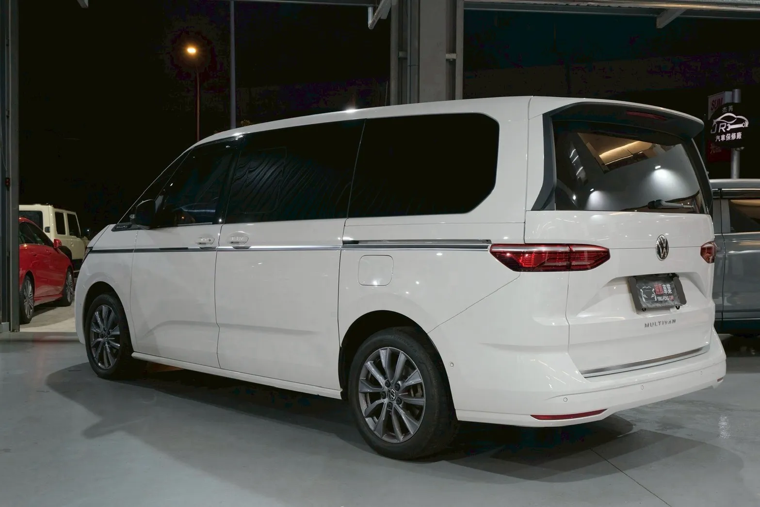 ⚪ 2023 Volkswagen Multivan 2.0 TSI Style 白色