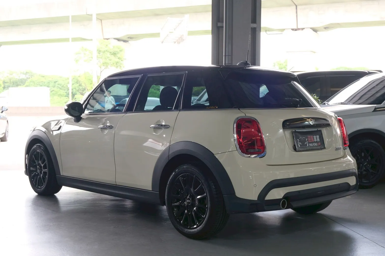 ⚪ 2021 MINI Hatch 5D Cooper 黑頂白