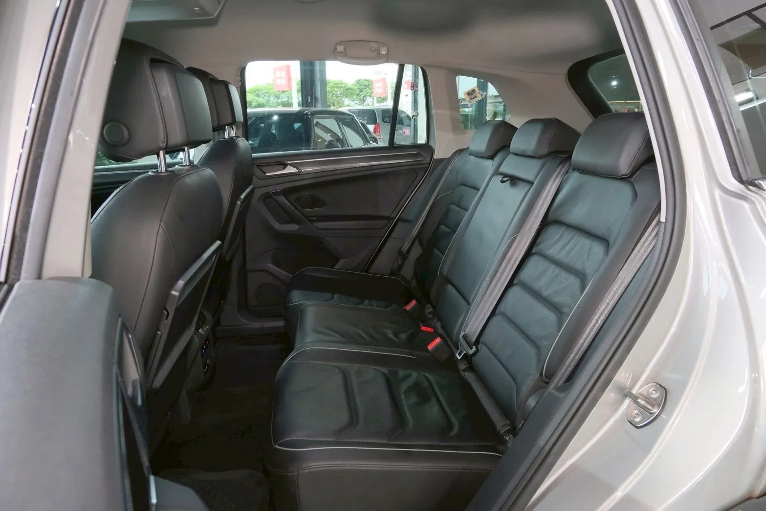 ⚪ 2019 Volkswagen Tiguan 330 TSI Highline 銀色