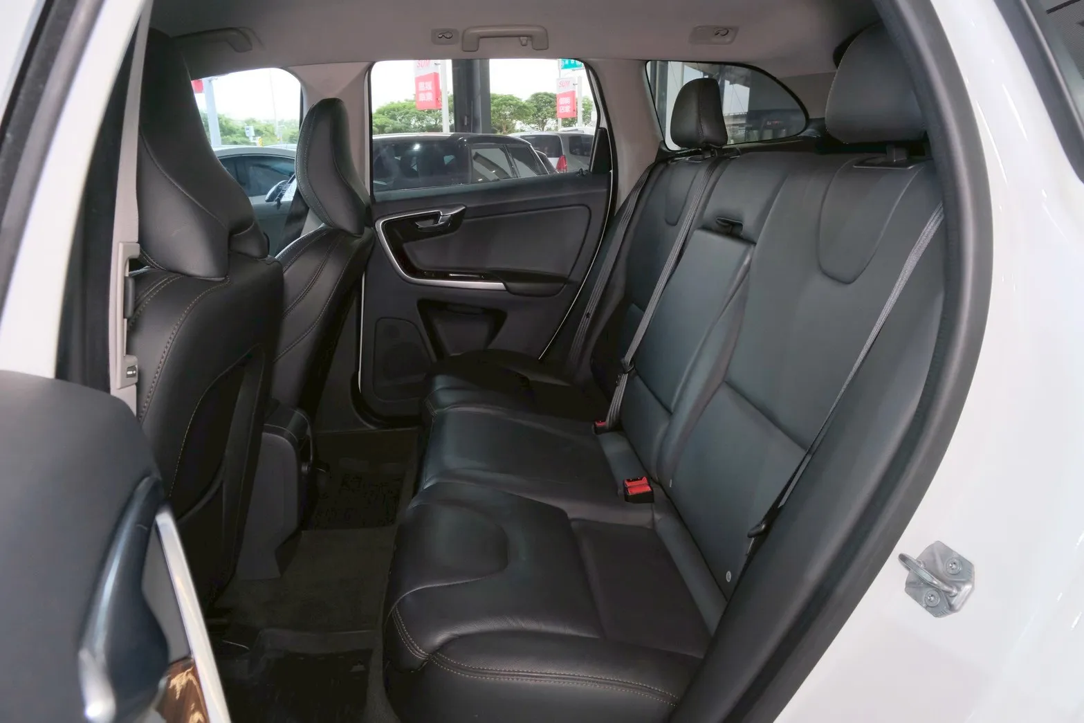 ⚪ 2017 Volvo XC60 T5 豪華版 白色