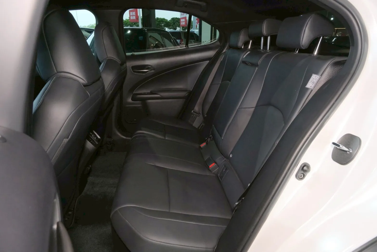 ⚪ 2020 Lexus UX 250h 豪華版 白色